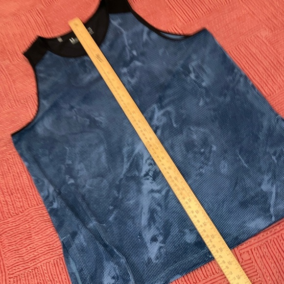 Heatgear Under Armour Black and Blue Tank Top - Picture 10 of 11